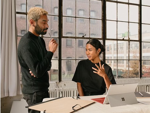Knowledge that connects every employee moment